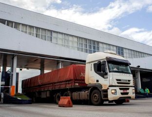 Porto de Paranaguá bate recorde em movimento de caminhões