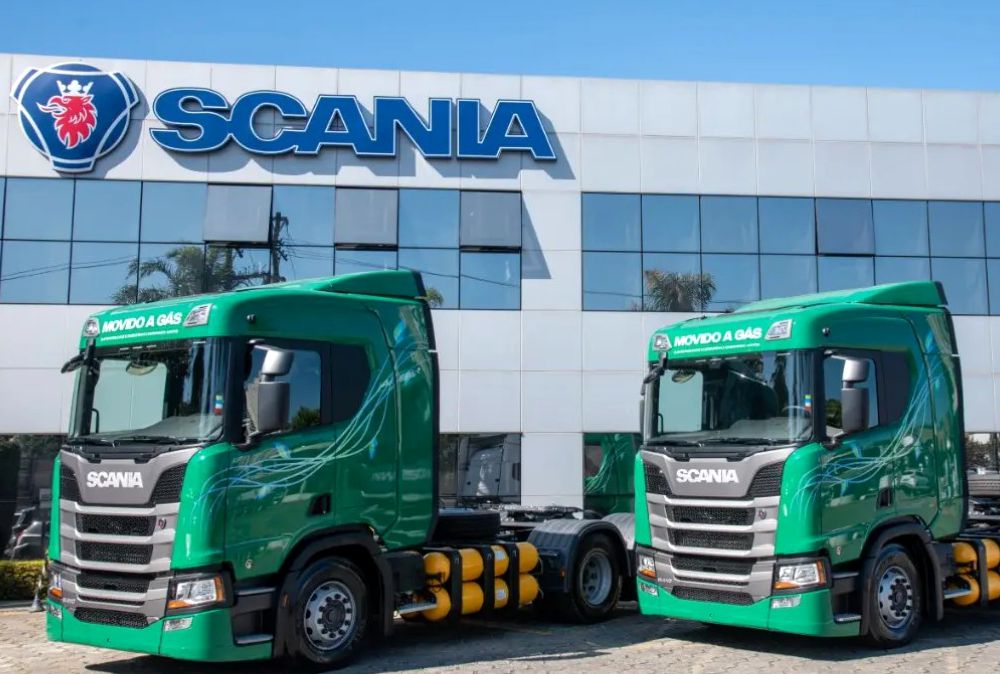Scania entrega os primeiros caminhões a gás do Brasil