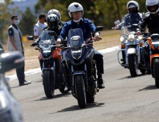 Bolsonaro promete isentar motociclistas de pedágio