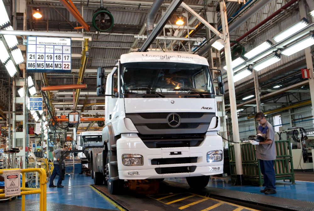 Produção de caminhões em julho cresce 22,3%