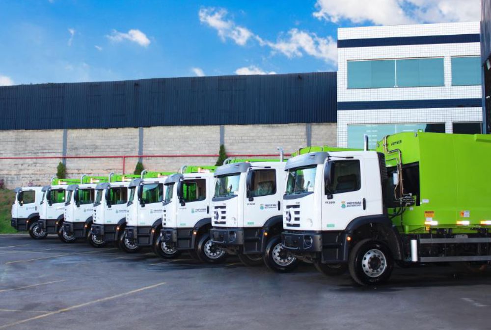 Localix adquire 12 novos caminhões compactadores Constellation