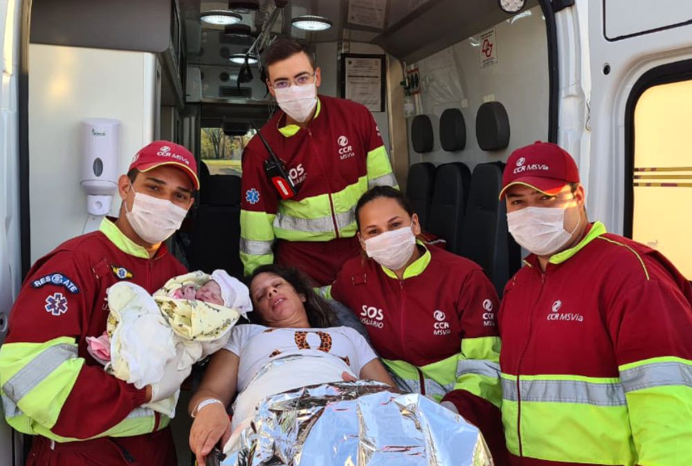 Mãe entra em trabalho de parto na BR-163 e bebê nasce em ambulância