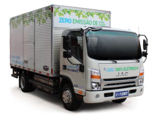 Portal Estrada - JAC iEV1200T é o primeiro caminhão elétrico urbano do Brasil