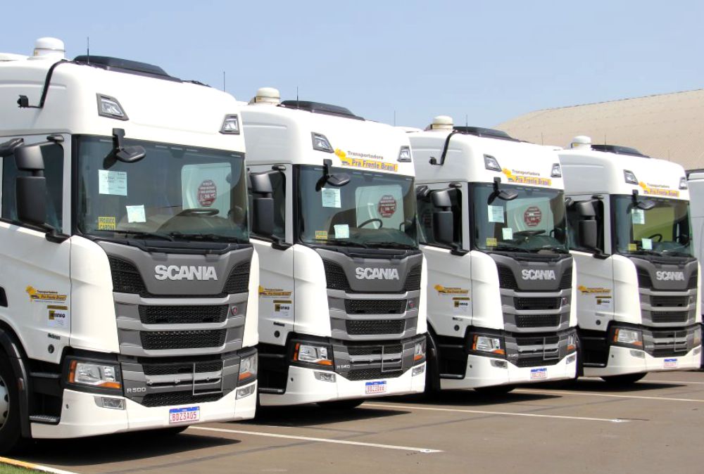 Grupo Pra Frente Brasil amplia frota com 92 caminhões Scania