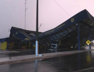 Portal Estrada - Estrutura da PRF desaba e atinge caminhão durante forte chuva em Vilhena