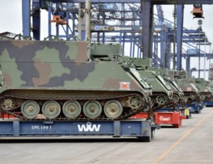Portal Estrada - Operação recebe tanques blindados no Porto de Paranaguá