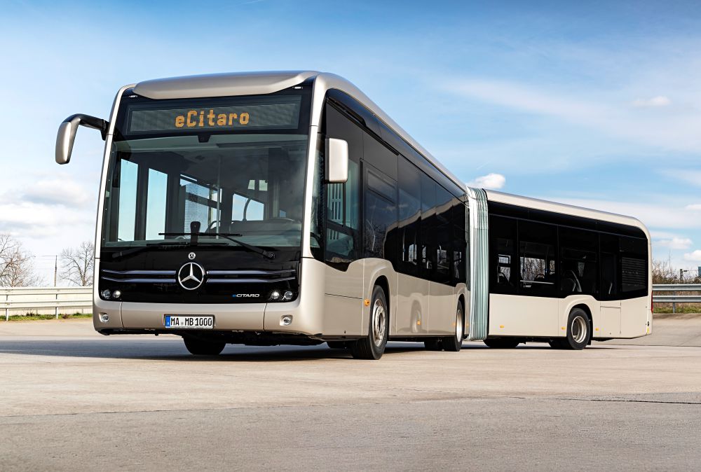 Portal Estrada - Daimler apresenta novo ônibus articulado elétrico Mercedes-Benz
