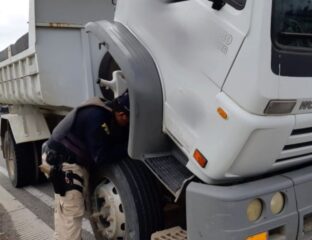Portal Estrada - Caminhão roubado há 7 anos no Rio de Janeiro é recuperado pela PRF