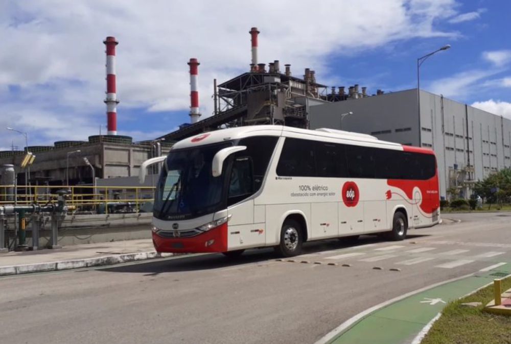 Portal Estrada - BYD entrega primeiro ônibus elétrico abastecido por energia solar