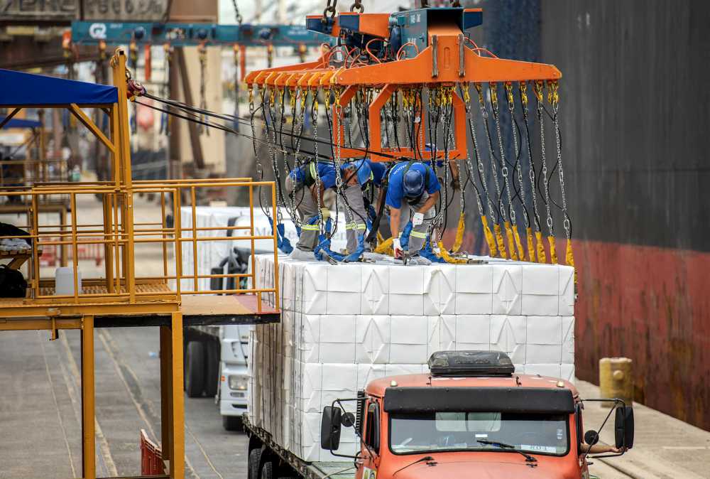 Portal Estrada - Deputados liberaram navios estrangeiros no transporte entre portos brasileiros