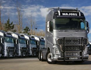 Portal Estrada - Volvo fornece 15 caminhões novos para Majors Service
